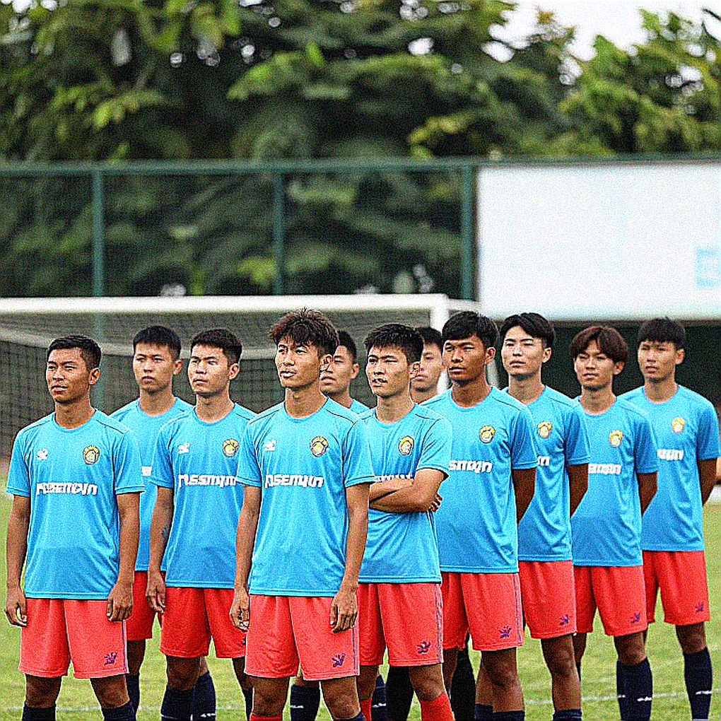 Bóng đá Việt Nam mùa giải 2026: Ranh giới mờ giữa nghiệp dư và chuyên nghiệp