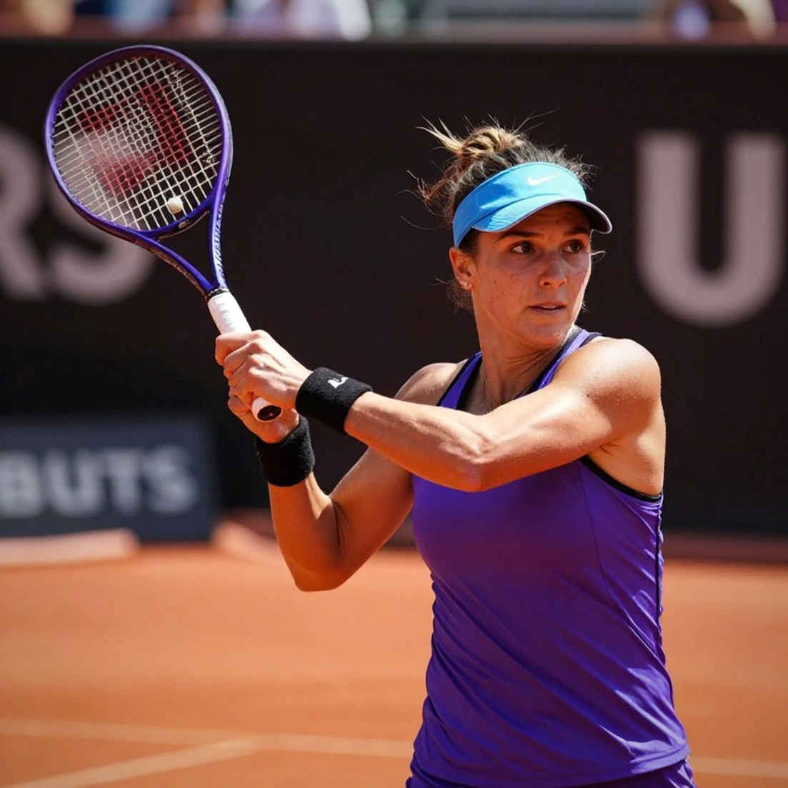 Linda Noskova tỏa sáng với 15 cú ace, đưa Cộng hòa Séc vào bán kết Billie Jean King Cup