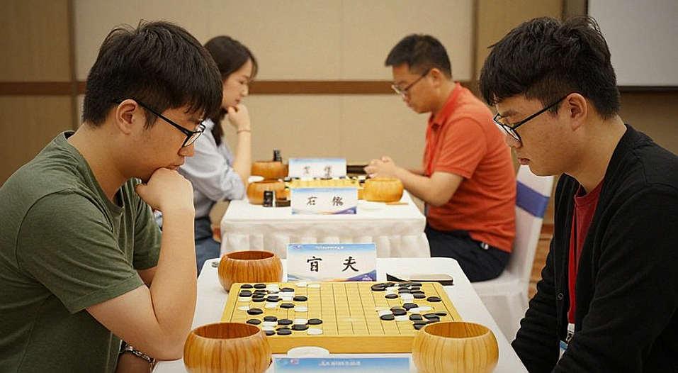 Cờ vua đang tập bán vé: khi 'Play Along' và Festival Zone trở thành nước đi sống còn