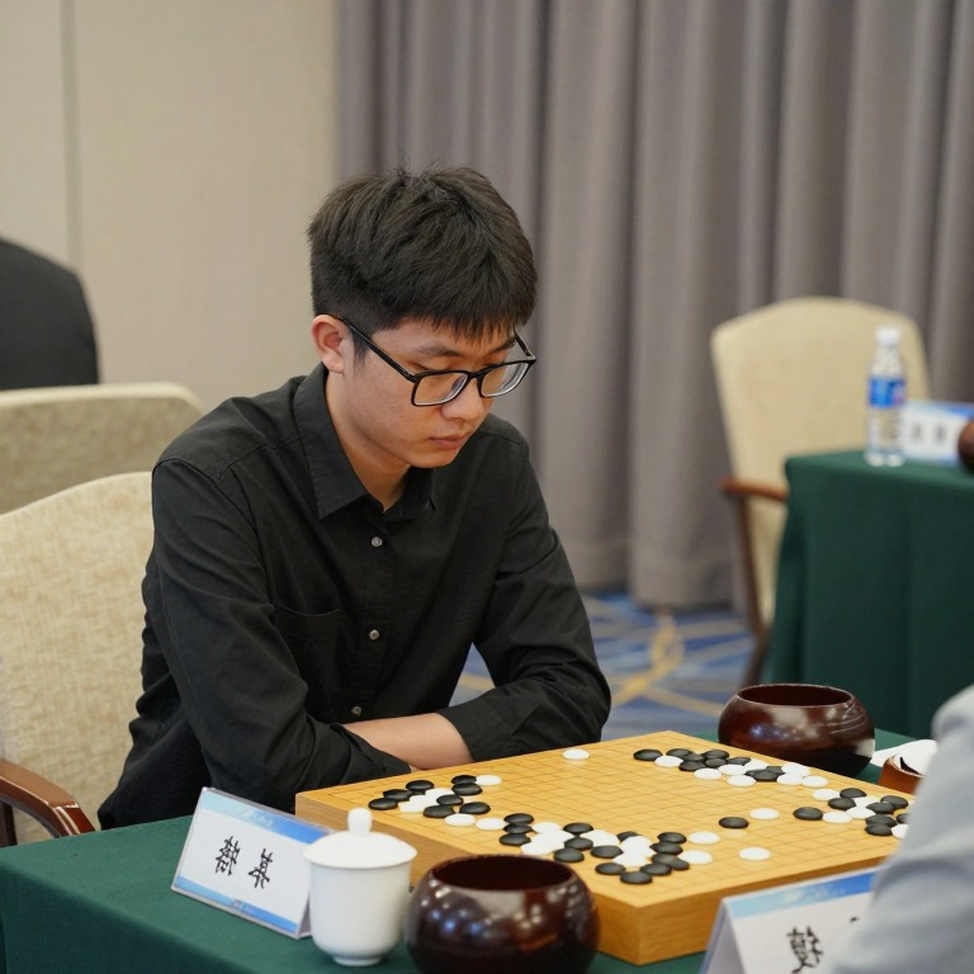 Carlsen xếp Sindarov trên Gukesh: tuyên bố về tâm lý, không phải về Elo Carlsen xếp Sindarov trên Gukesh: tuyên bố về tâm lý, không phải về Elo